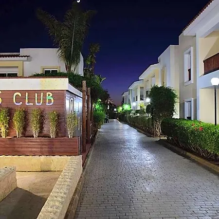 أكتيا بيتش فيليدج 4*